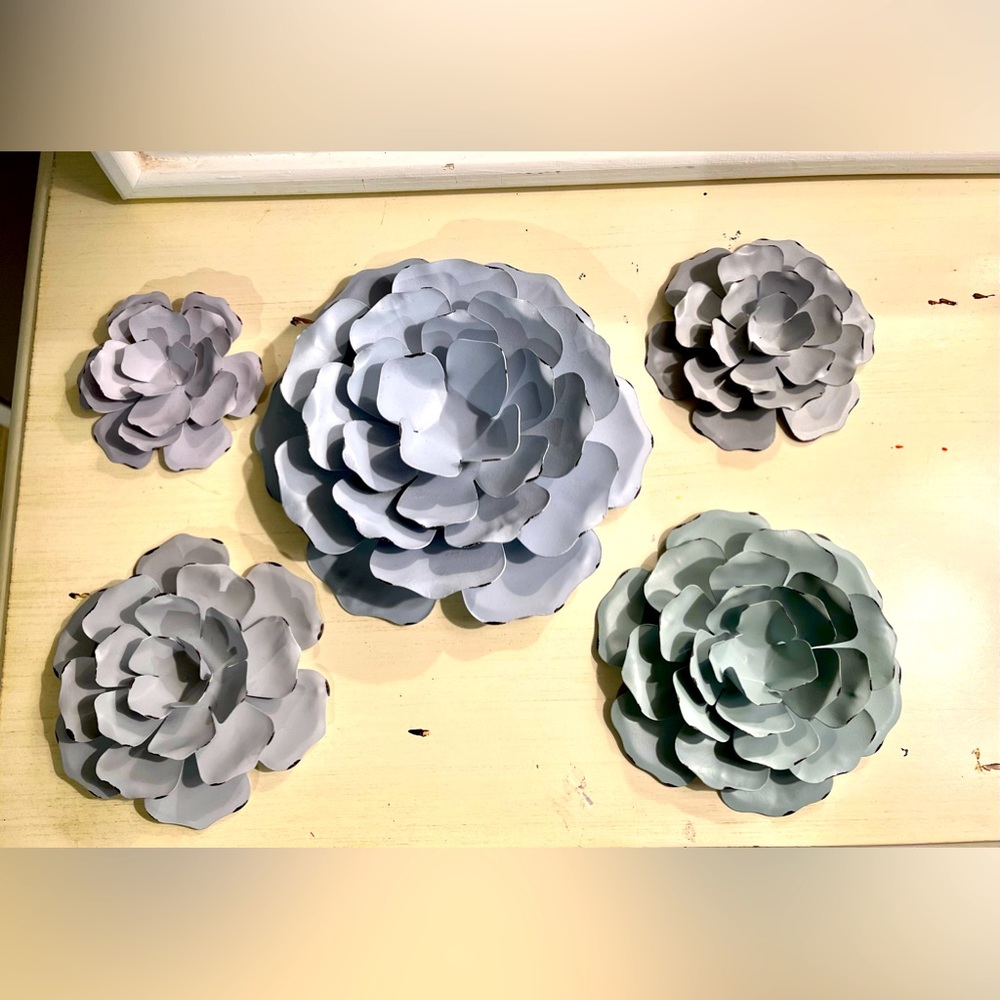 Metal wall flowers